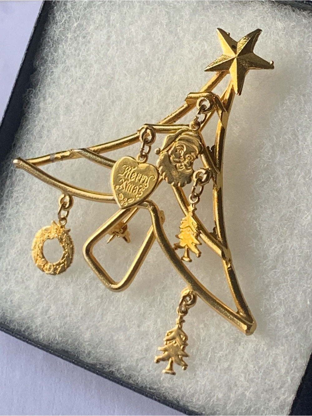 Vintage Gold Tone Christmas Tree Charm Brooch - Festive Holiday Pin - Picture 3 of 13